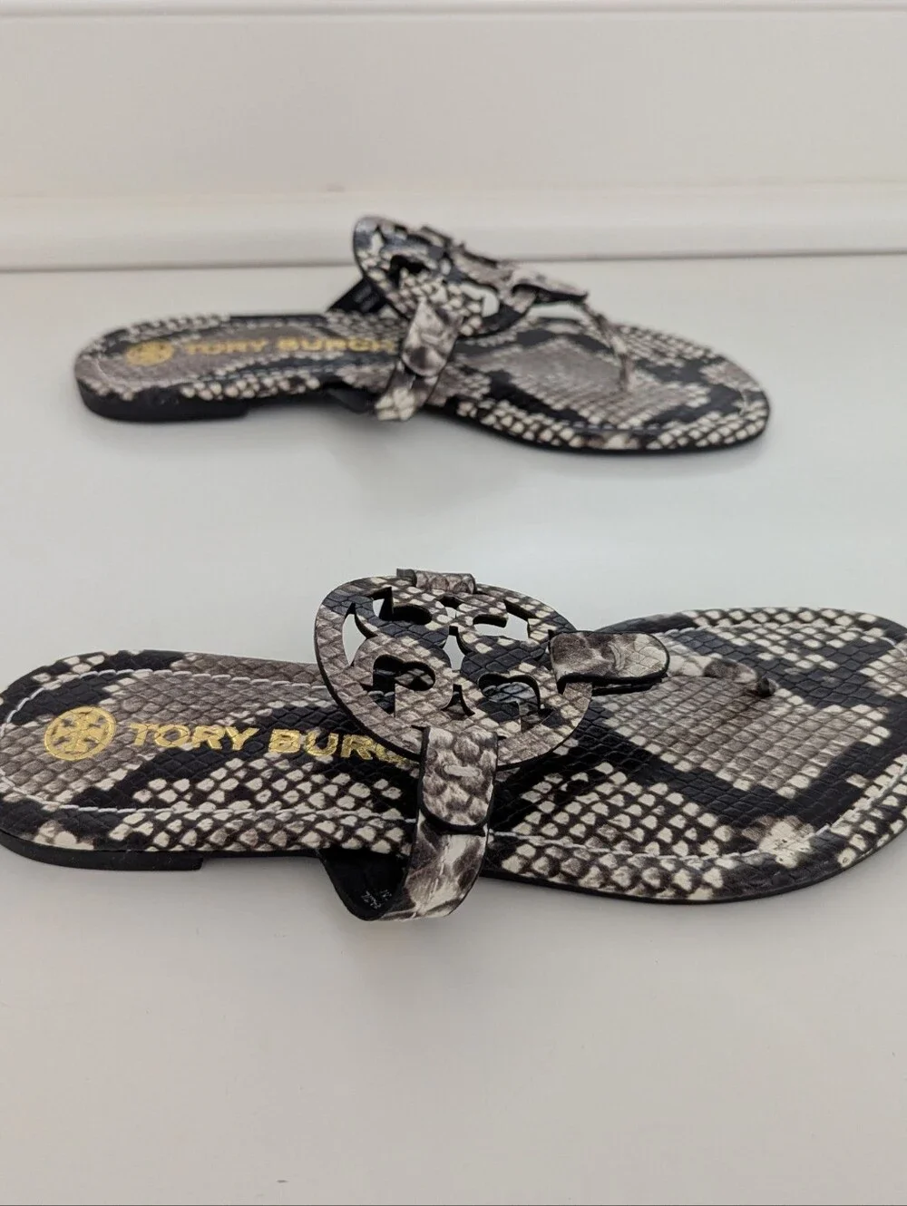 EUC! Tory Burch Miller Sandal In Black/Gray Snakeskin Print Size 7